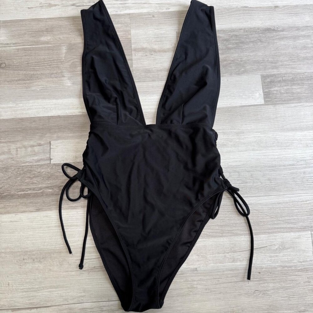 Forever 21 Deep V Neck One Piece Swimsuit Size Medium